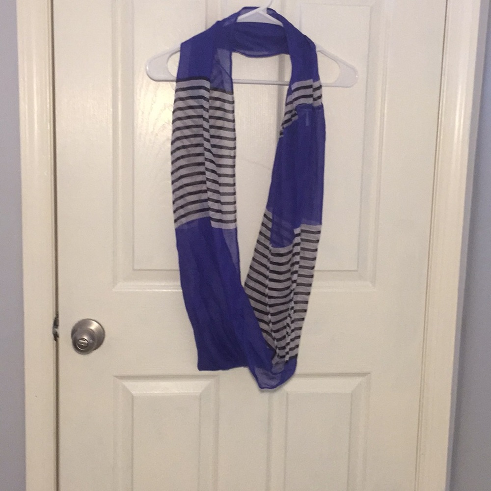 Women’s infinity scarf